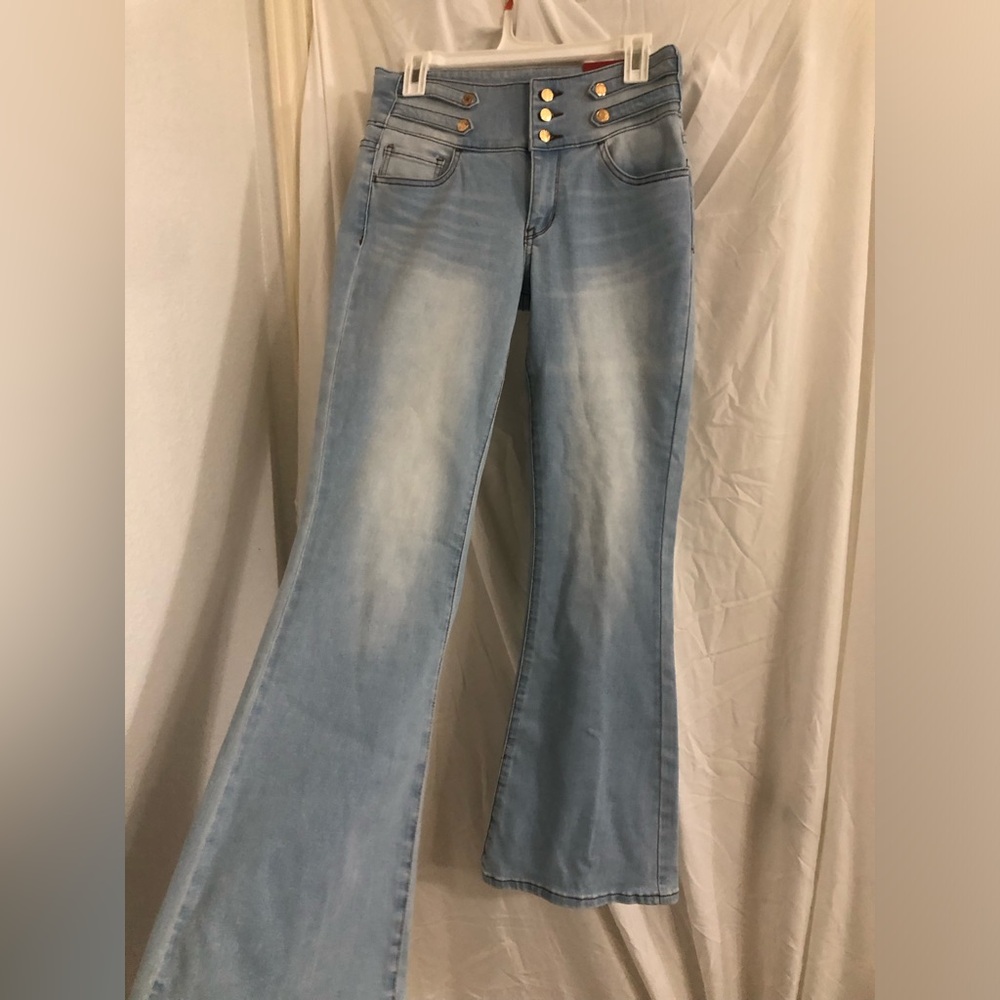 Guess Tracy midrise flare light wash sailor buttons jeans size 6/28x32 brand new